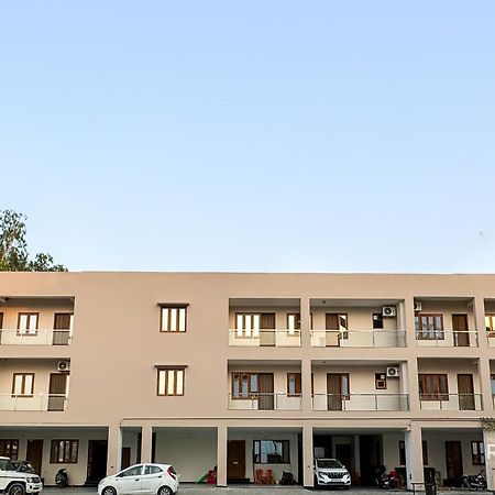 Guru Sadan A Luxe Stay Ayodhya Bagian luar foto