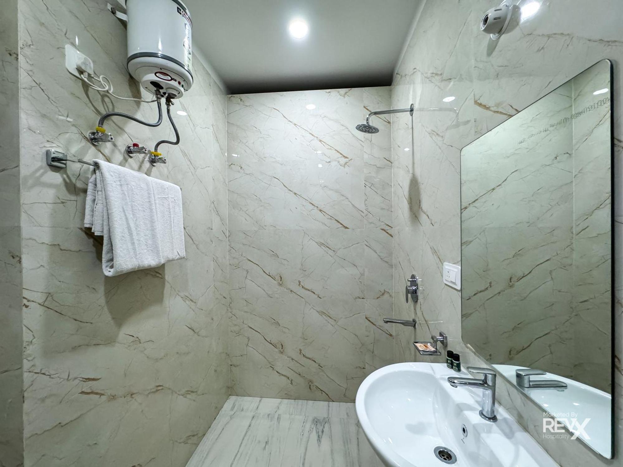 Guru Sadan A Luxe Stay Ayodhya Bagian luar foto