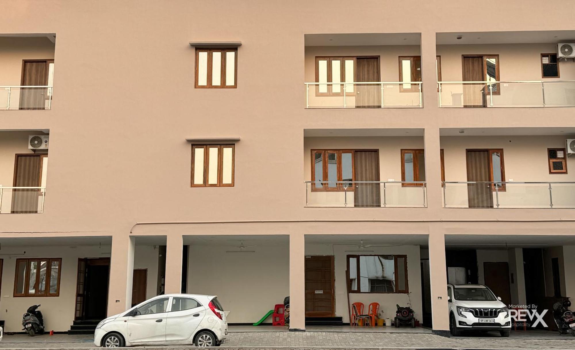 Guru Sadan A Luxe Stay Ayodhya Bagian luar foto