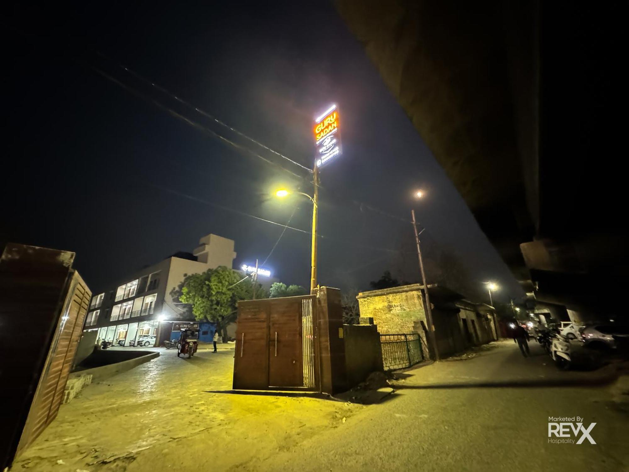 Guru Sadan A Luxe Stay Ayodhya Bagian luar foto