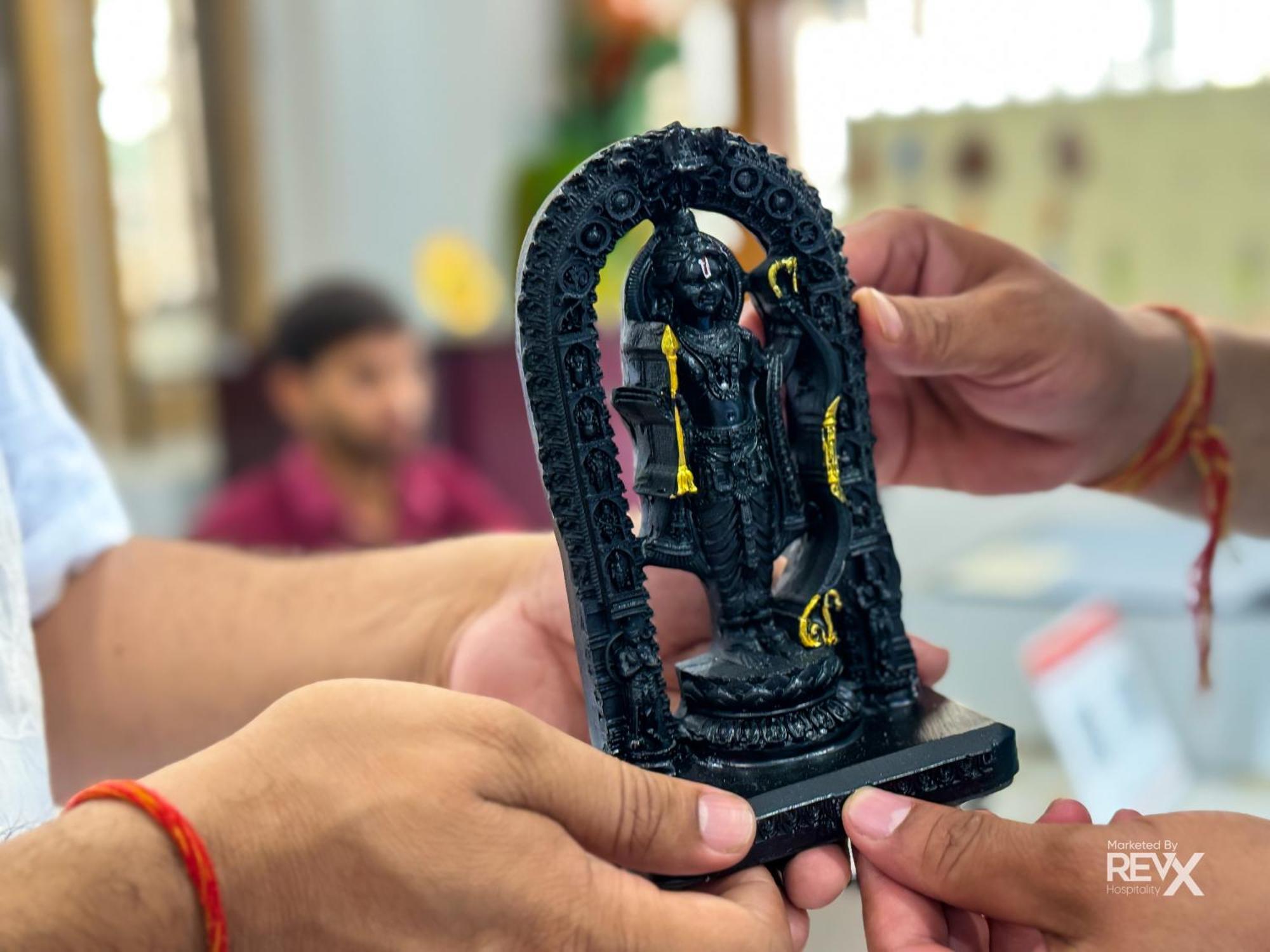 Guru Sadan A Luxe Stay Ayodhya Bagian luar foto