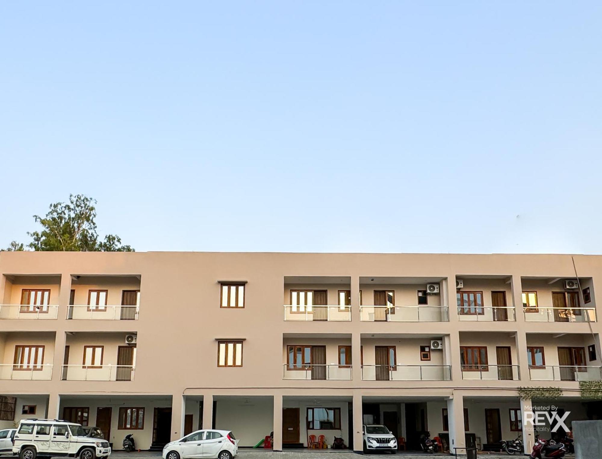 Guru Sadan A Luxe Stay Ayodhya Bagian luar foto