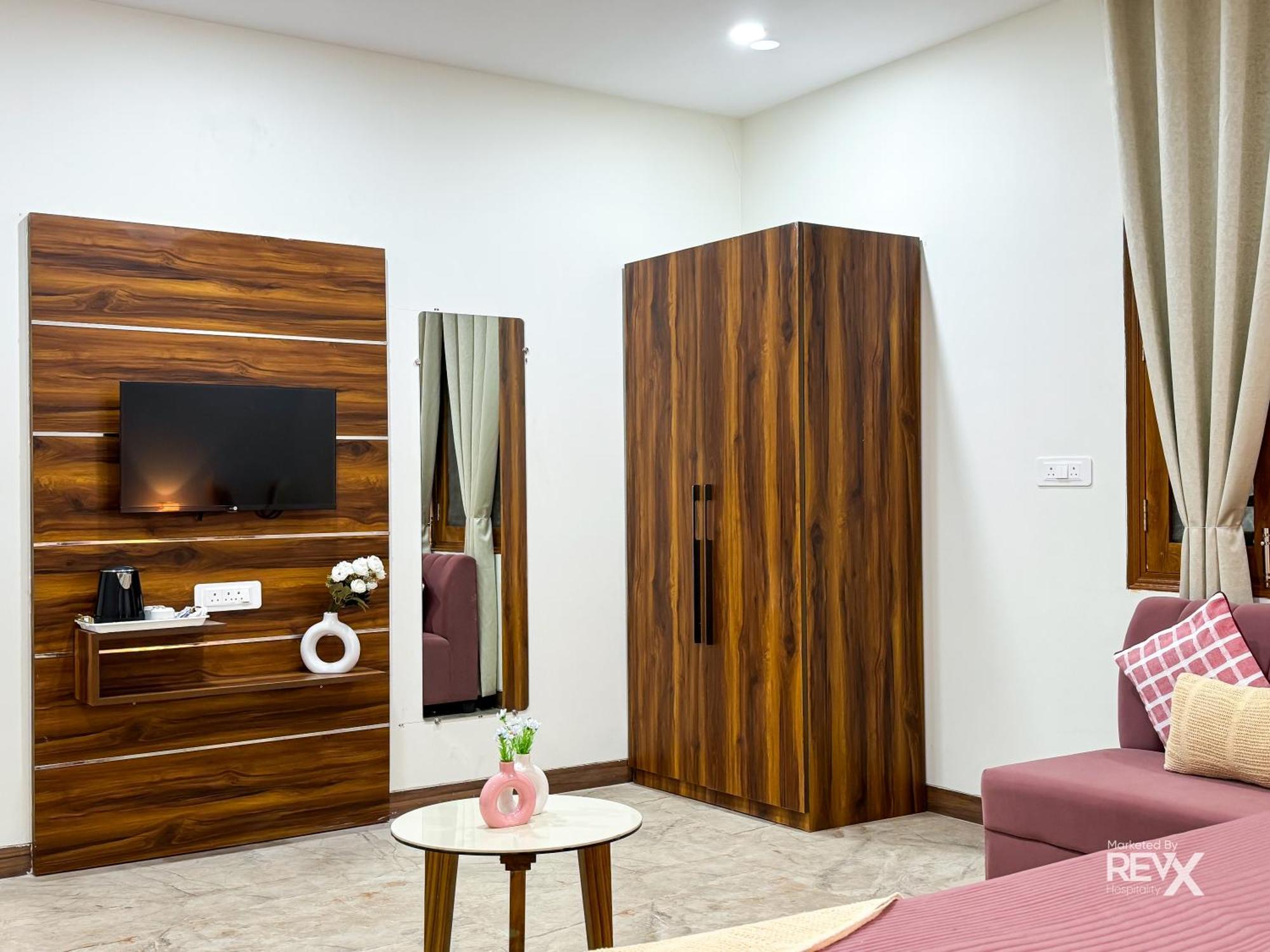 Guru Sadan A Luxe Stay Ayodhya Bagian luar foto