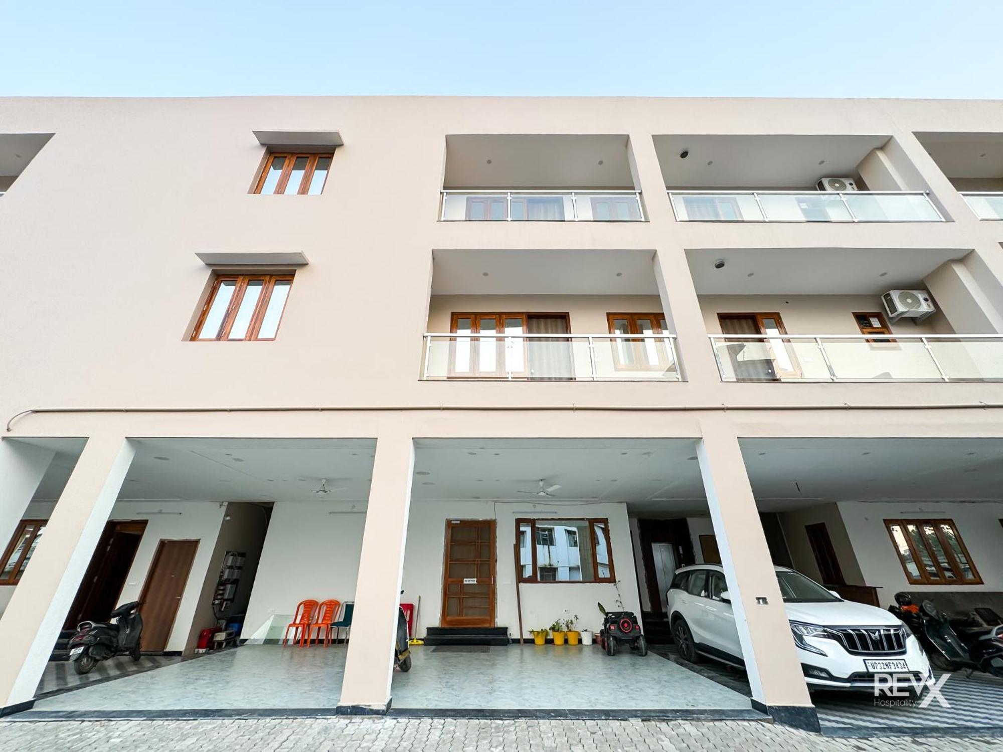 Guru Sadan A Luxe Stay Ayodhya Bagian luar foto
