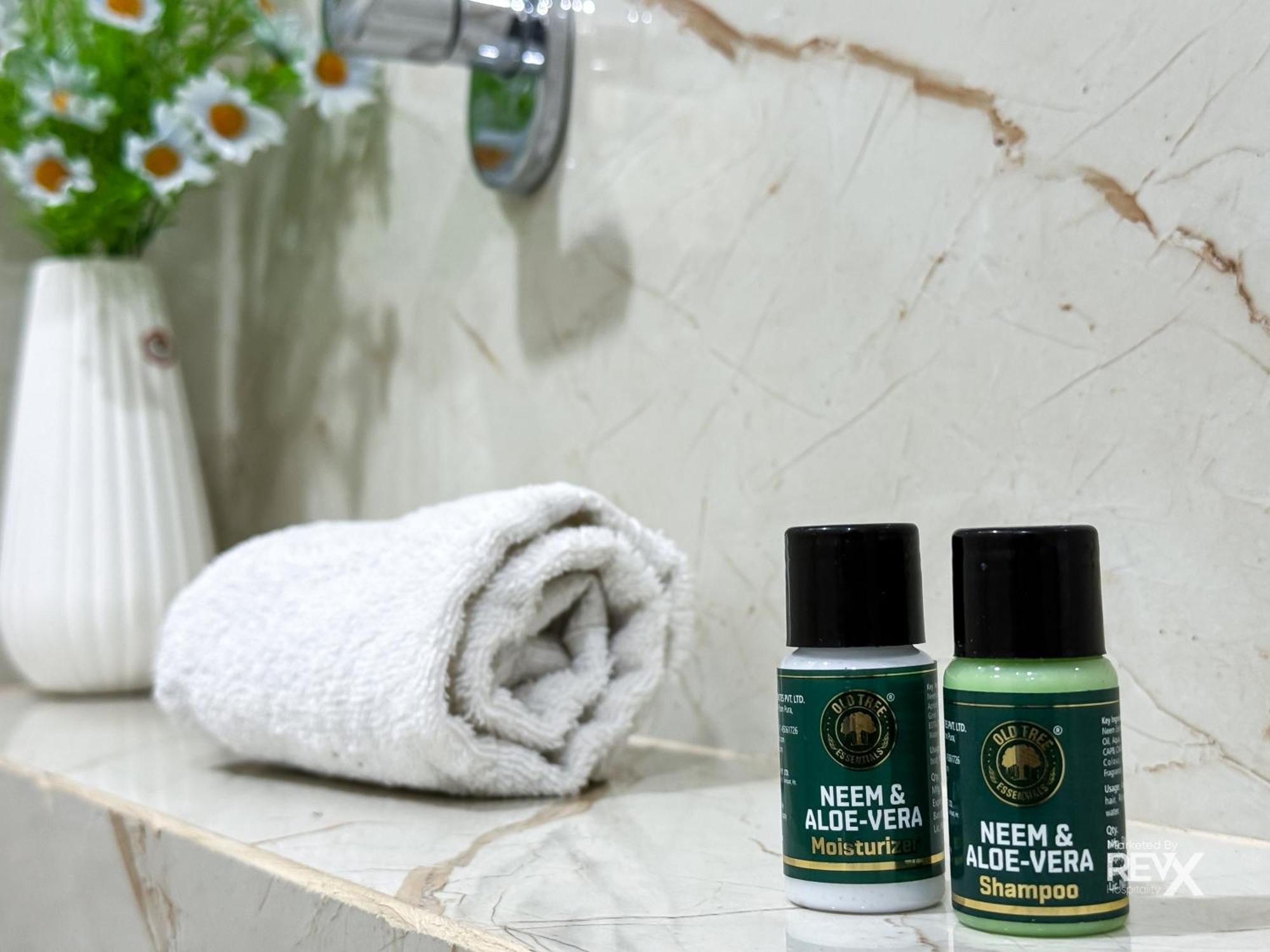 Guru Sadan A Luxe Stay Ayodhya Bagian luar foto