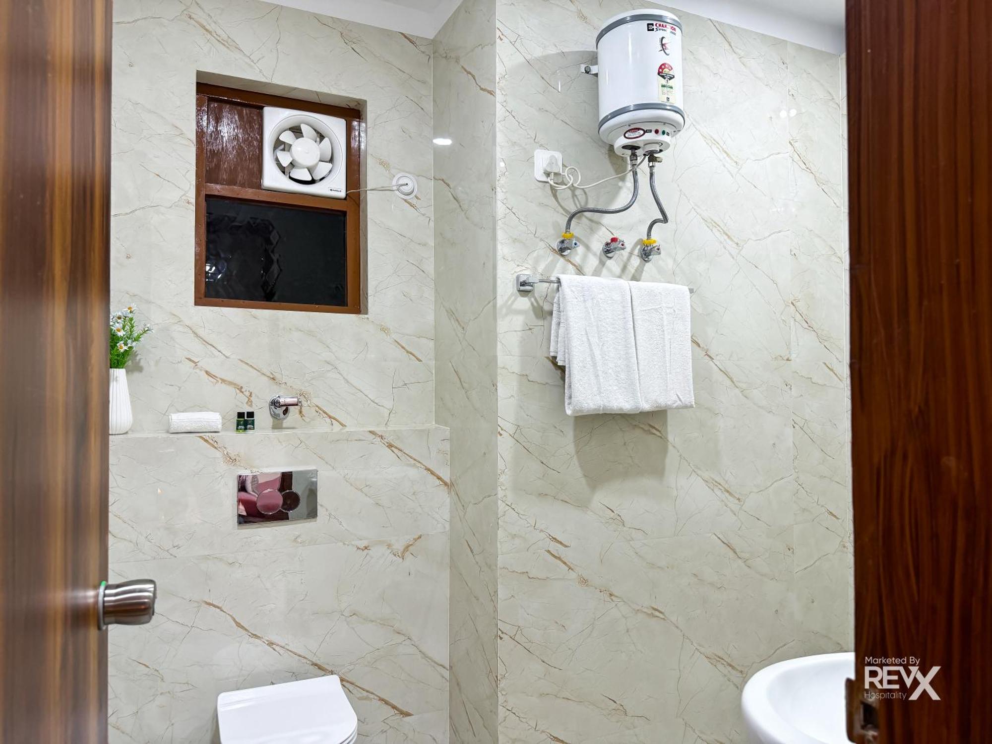 Guru Sadan A Luxe Stay Ayodhya Bagian luar foto