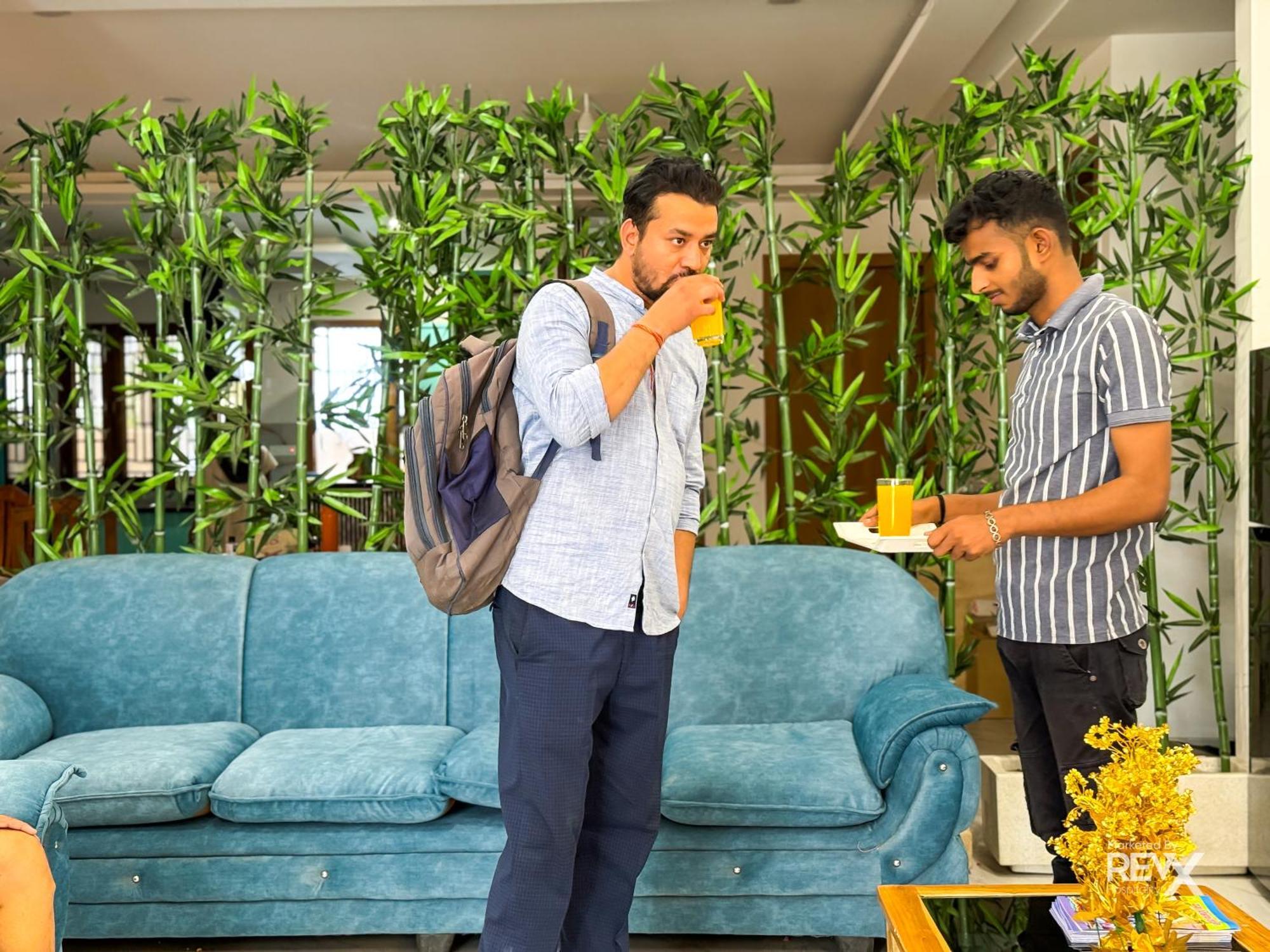 Guru Sadan A Luxe Stay Ayodhya Bagian luar foto